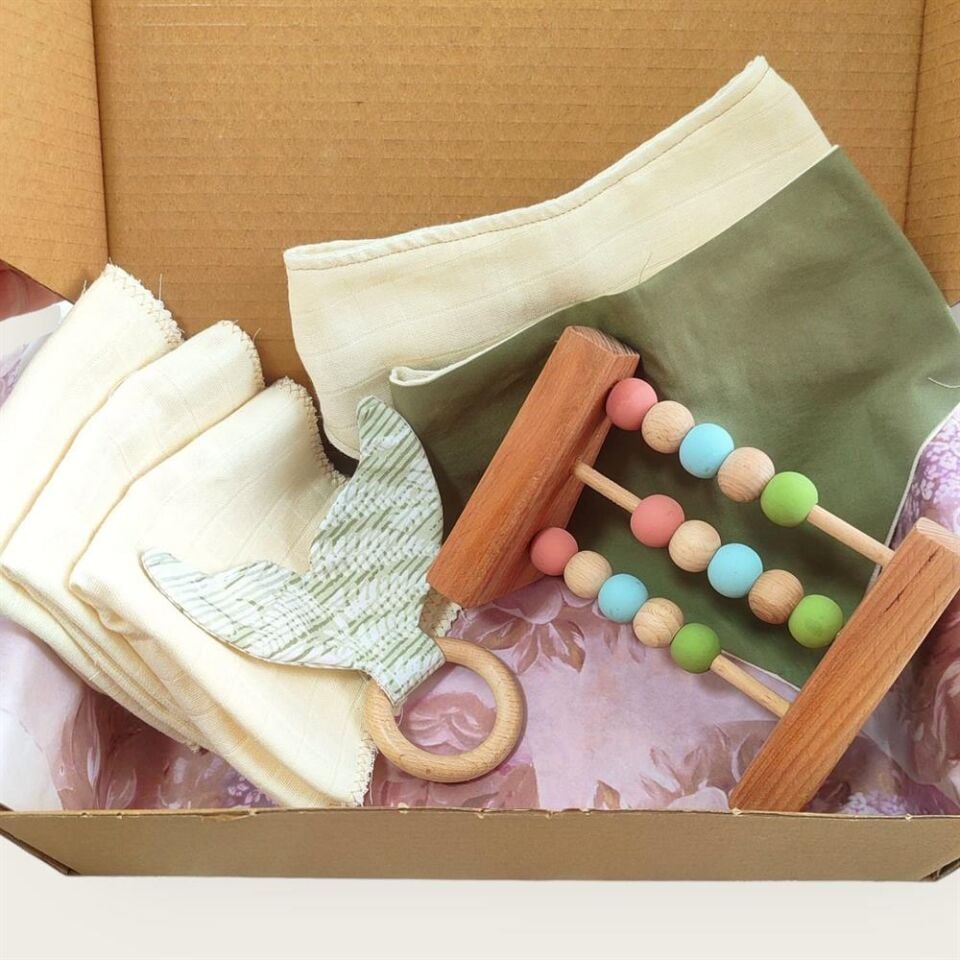 Bebek Hediyelik, Önlük, Mendil, Diş Kaşıyıcı, Dekoratif Ahşap Abaküs Set