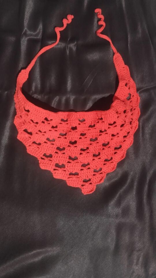 Kalp Motifli Kırmızı Örgü Bandana