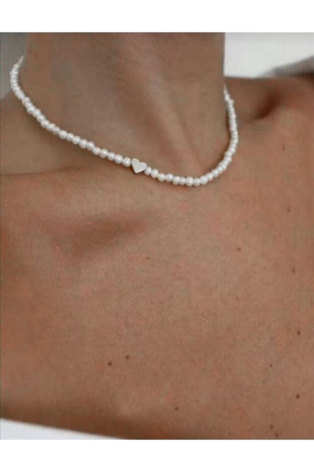 Gümüş Renk Kalpli Inci Kolye