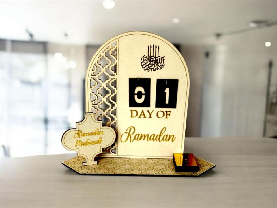 Altın Renk Ramazan Masa Takvimi